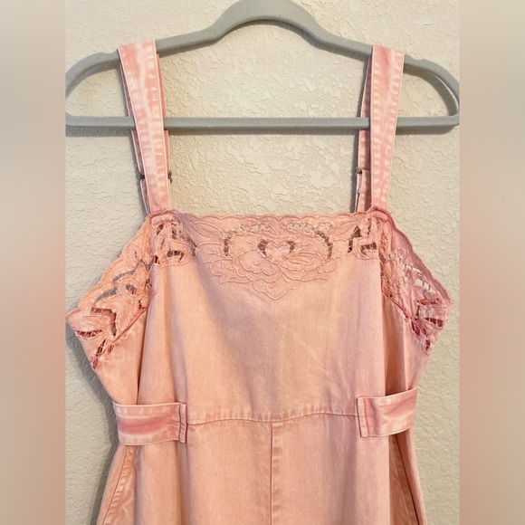 Free People Jumpsuit NWOT
🎀Price Is Firm🎀 - Picture 4 of 10